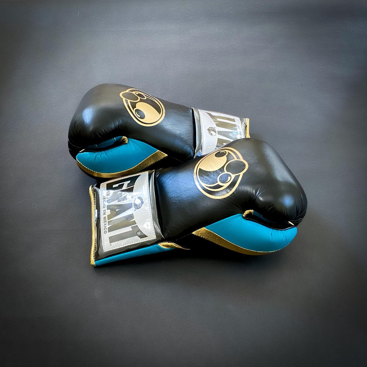 Personalized boxing glove, just like orignal Grant Gloves