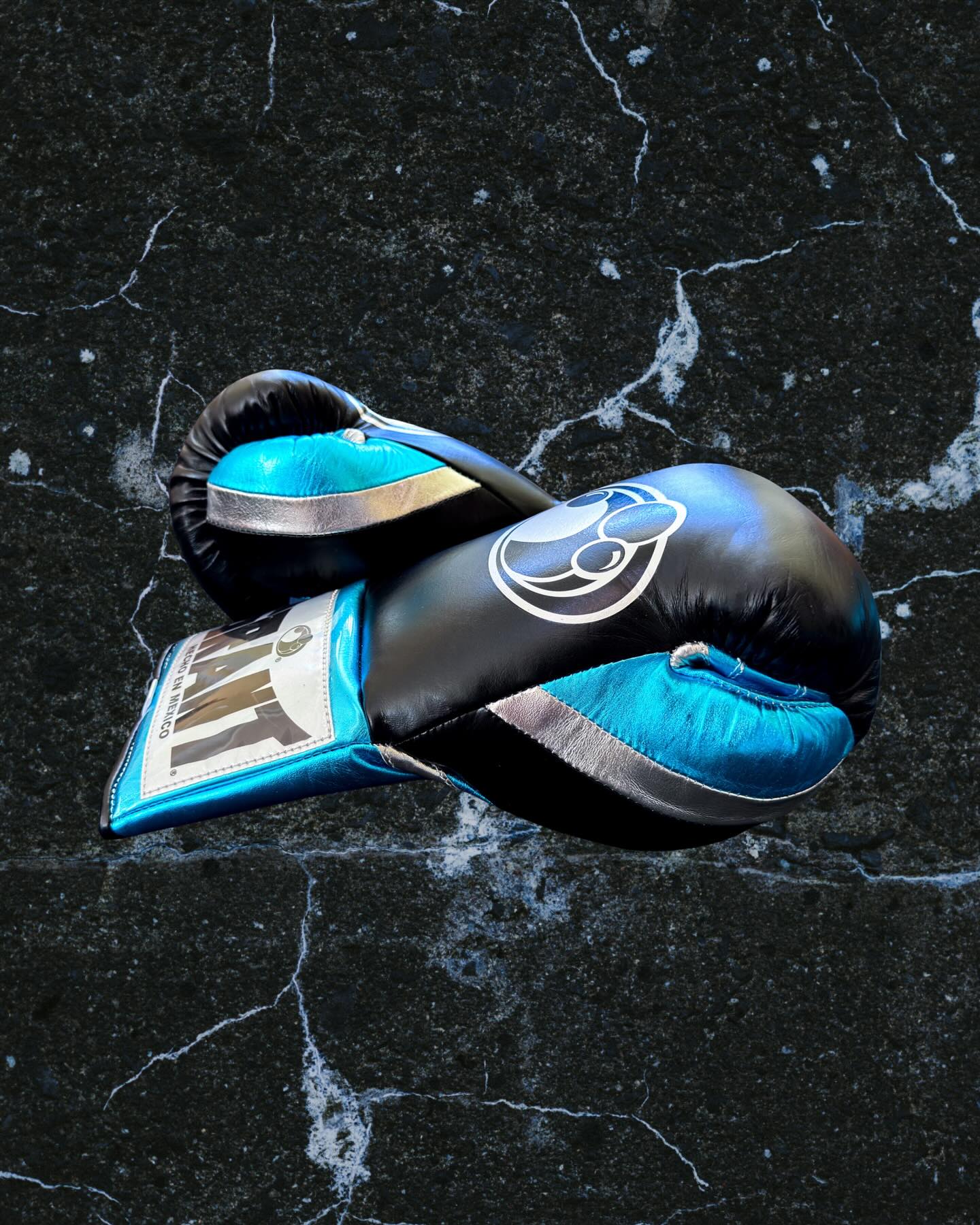 Personalized boxing glove, just like orignal Grant Gloves
